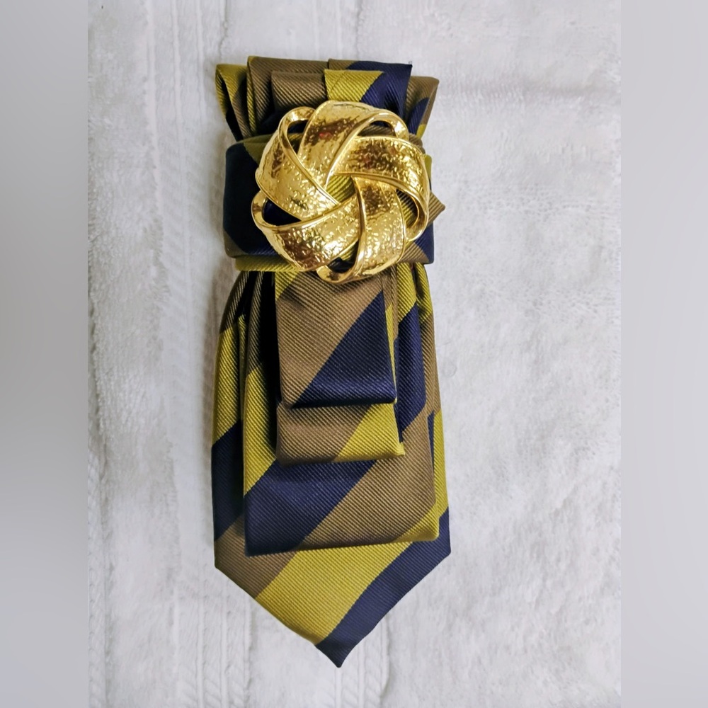 Elegant Gold and Blue Striped Tie